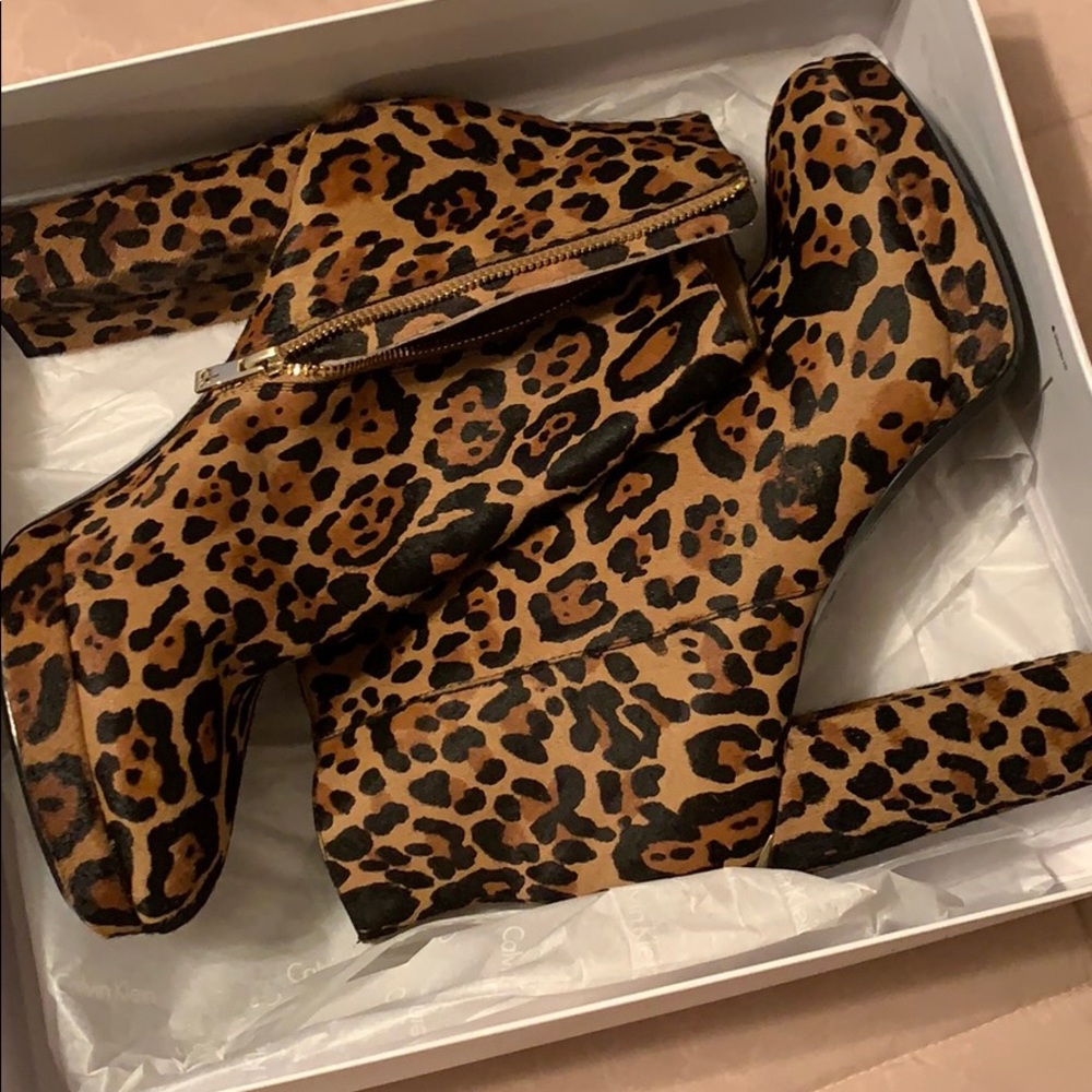 Hot item! Leopard Print booties 🔥